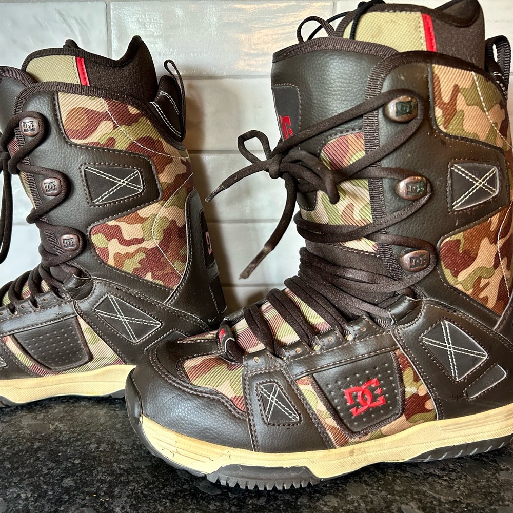 DC Phase men’s snowboard boots. Size 7